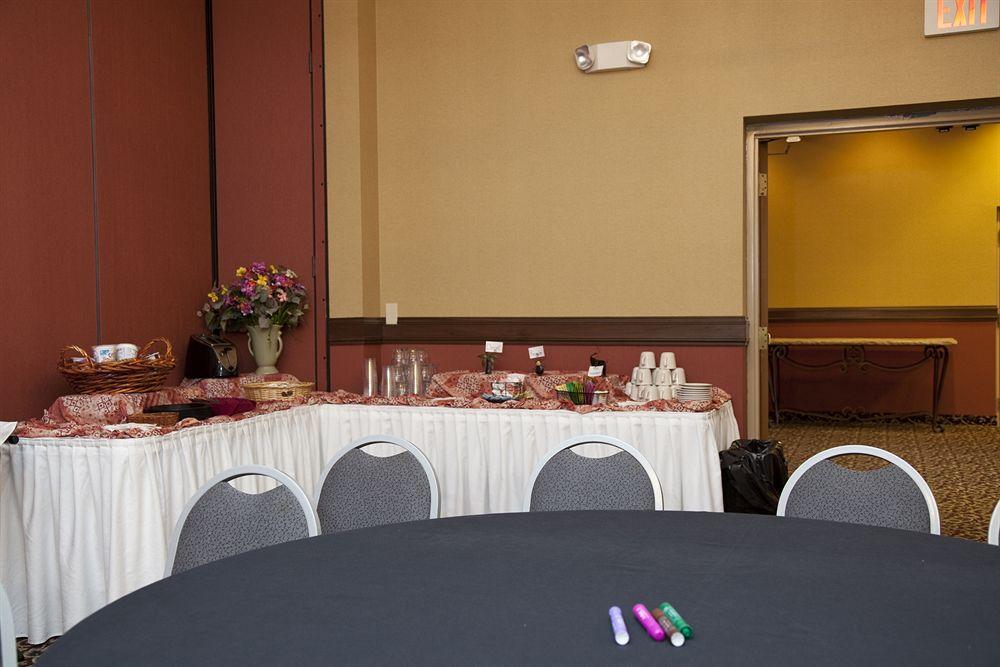 Holiday Inn Hotel & Suites Owatonna 餐厅 照片