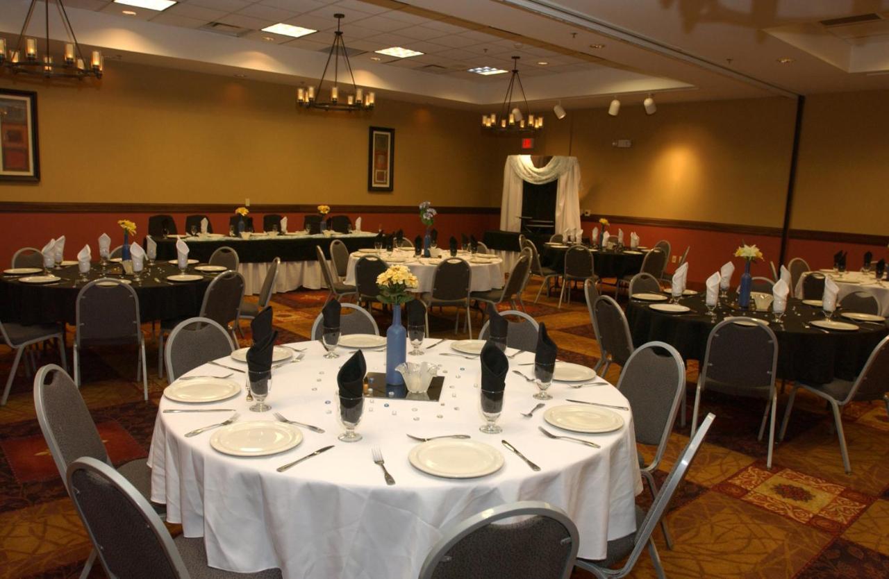 Holiday Inn Hotel & Suites Owatonna 外观 照片